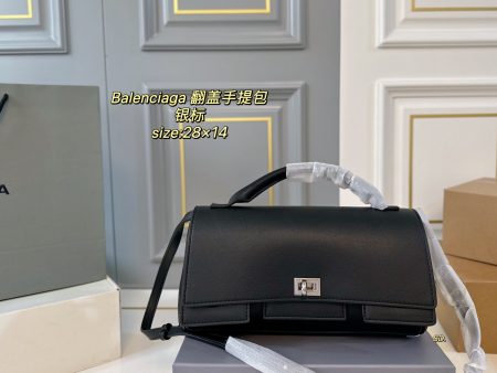 BALENCIAGA Rodeo flap bag, 28x14cm. Soft leather, removable strap, versatile vintage style.