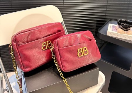 Balenciaga new camera bag, soft, lazy style. Large: 25x18, Small: 21x15. Model 6888.