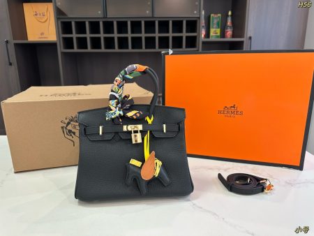 Hermes Birkin bag with gold buckle, premium quality. Available in sizes 25*21cm and 30*24cm.