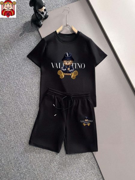 Valentino 2025 men's short sleeve and shorts set. High-end version, soft fabric, comfortable fit, excellent tailored silhouette. Sizes: M-5XL.