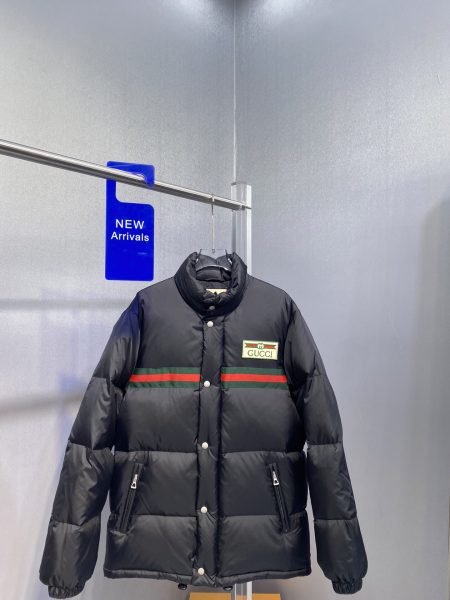 Guangzhou high-end Gucci 2023 autumn/winter down jackets, unisex. Styles: short vest, puffer coat. Colors: white, black. Sizes: 36, 38, 40.