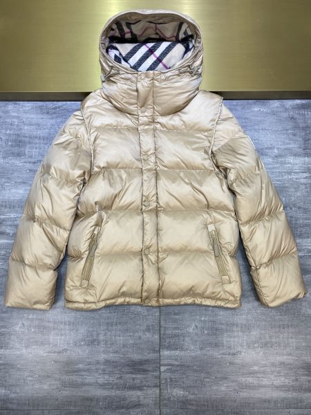 Top Burberry down jacket, unisex, thick, detachable sleeves. Black and khaki. Luxury brand, comfortable, stylish, versatile.