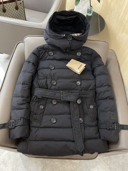 Top外贸 Burberry 90%白鹅绒双排扣修身羽绒服，颜色：黑/杏/白，尺码：SMLXL