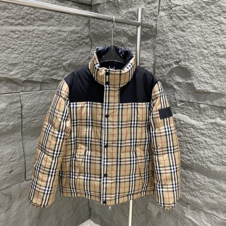 High-quality Burberry reversible puffer jacket in classic check and black. Sizes S, M, L, XL.