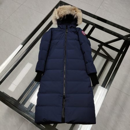 Canada Goose Mystique Parka 22 Women's Long Coat. Top quality, waterproof, windproof. 90% white goose down, 650g fill. Coyote fur hood. YKK zipper. Sizes S-XXL.