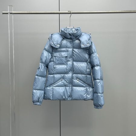 Moncler GLAREINS 2025 Autumn/Winter Tailored Down Jacket with Detachable Hood, Slimming Fit. Featuring a Hermès-style binding and haute couture aesthetics. Colors: Black, Beige, Red, Blue. Sizes: 1-4.