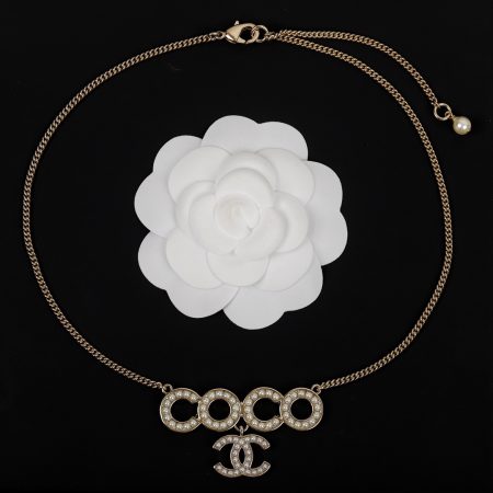 Chanel Coco double C pearl necklace, adjustable length 40+8cm. Features Swarovski pearls with unique color and texture, elegant and refined design, perfect for daily wear.