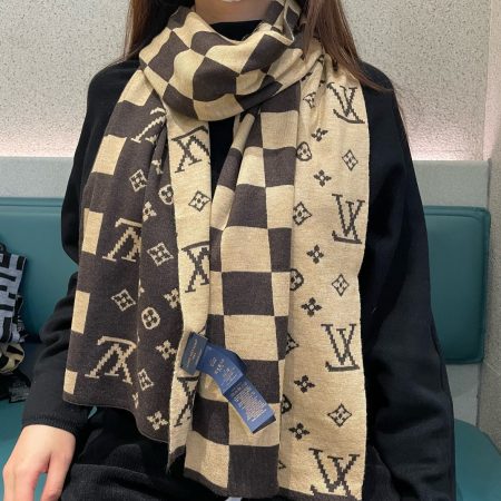 New LV couple scarf collection launch. Imported 100% knitted cashmere, size 180*32. High-end quality, rare market find. Limited colors available.
