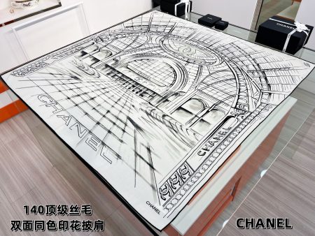 CHANEL Fall-Winter 2025 new double-sided cashmere silk shawl, inspired by Paris Grand Palais entrance. Soft, skin-friendly. 30% silk, 70% wool. 135x135cm.