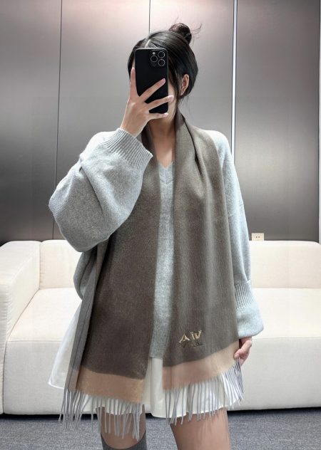 Highly recommended luxury women's LV scarf! Soft, elegant, unisex design. 100% cashmere, 30x180 cm. Perfect with formal or casual wear. Five colors available.