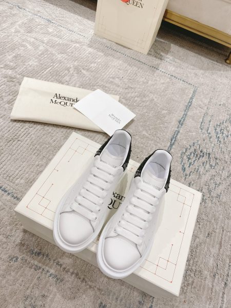 Drill Tail Series - Black Drill Tail, upgraded version with full packaging! Women's and men's styles available. Alexander McQueen classic sneakers, premium quality, genuine leather, custom sole. Sizes: Women 34-40, Men 38-44.