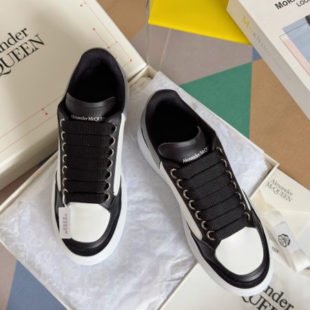 Top Alexander McQueen unisex sneakers. White leather with suede details. Retro design, thick rubber sole. Genuine leather, sizes 35-45.