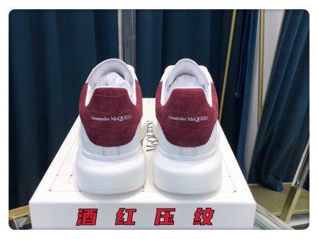New color scheme. High-end replica sneakers with Italian anti-wrinkle silk leather upper, water-stained sheepskin lining, and non-slip sole. Sizes: Women 35-39, Men 39-44.