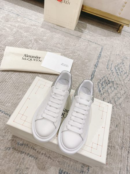 Upgraded colored drill tail series, new couple edition Alexander McQueen sneakers. Premium eco-friendly leather, custom sole molds. Available in women's sizes 34-40, men's 38-44.