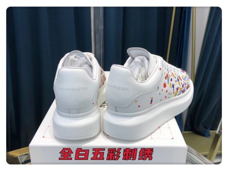 New color scheme. High-end replica sneakers with Italian anti-wrinkle silk leather upper, water-stained sheepskin lining, and non-slip sole. Available in women's 35-39 and men's 39-44.