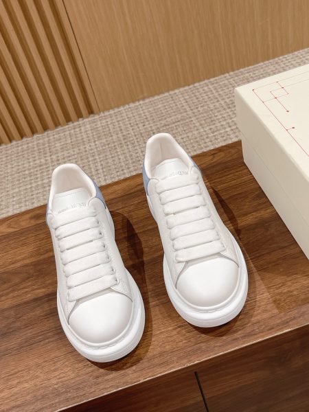 Top version Alexander McQueen white sneakers in haze blue. Stain and wrinkle resistant soft calfskin, mixed sheepskin lining. Custom mold, anti-yellowing TPU+PU double sole for excellent rebound. Unisex sizes 35-45.
