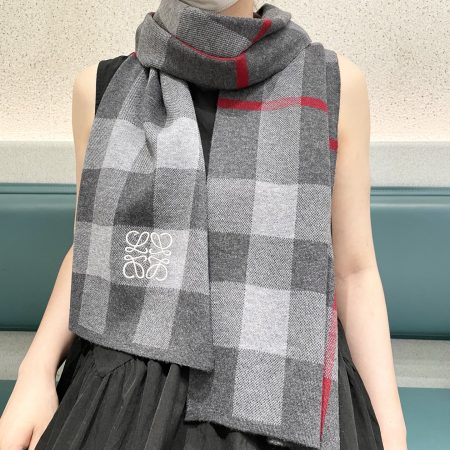 LOEWE 2024 new double-sided cashmere scarf, ultra-soft, warm, and rare high-end fashion item.
