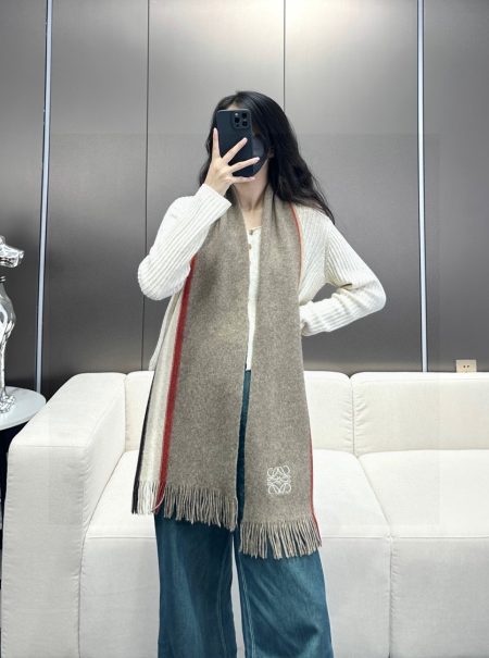 New 2024 unisex 100% cashmere LOEWE scarf. Classic design, versatile and elegant, perfect with any outfit.